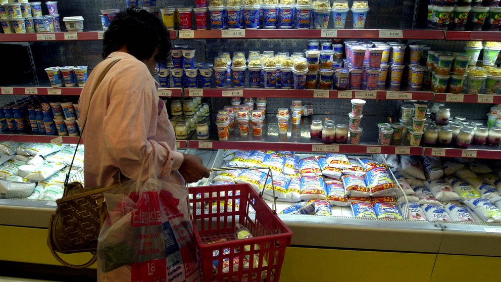 El derrumbe del salario: cuántos productos esenciales podía comprar un empleado en las últimas cuatro elecciones