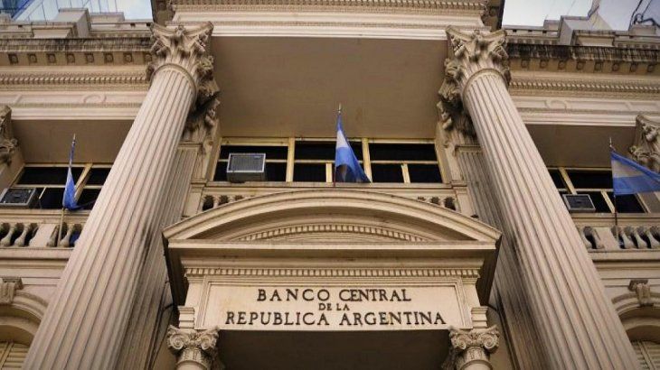 FMI: la meta de reservas es alcanzable pero hay desafíos cambiarios, según analistas